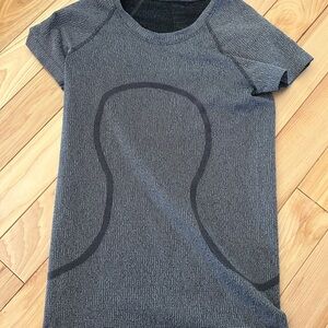 Lululemon Black/White Swiftly Tech short sleeve shirt hip length